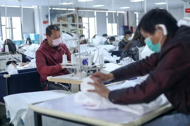 防護(hù)服緊缺？這家僅用了5天時(shí)間轉(zhuǎn)產(chǎn)防護(hù)服，日產(chǎn)量已達(dá)9000件