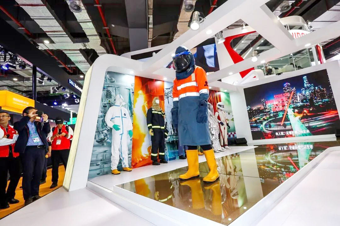 誠格防電弧套裝T臺(tái)展示